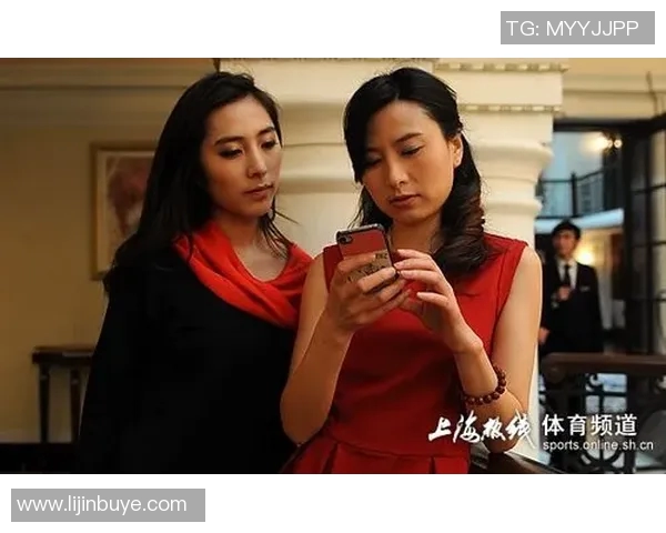 女主播热情解说足球明星直播引发粉丝热议与互动盛况