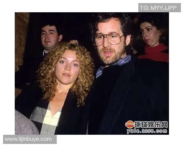 英格兰足球明星欧文的妻子生活揭秘与家庭幸福故事分享